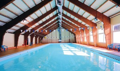 Piscine couverte - Village vacance George Moustaki