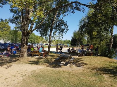 Plage surveillée dans la rivière Dronne