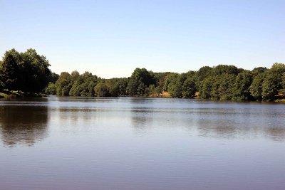 Plan d'eau de Ladignac le long