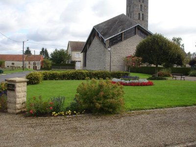 VILLY, Village Fleuri "2 Fleurs"