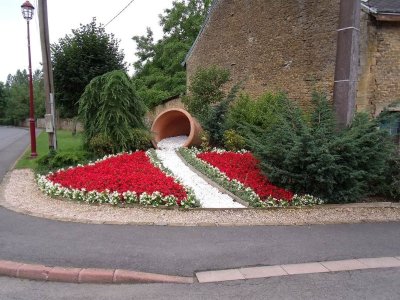 BALAN, Village Fleuri "3 Fleurs"