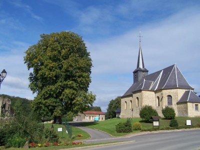 MONTCORNET, Village Fleuri "2 Fleurs"