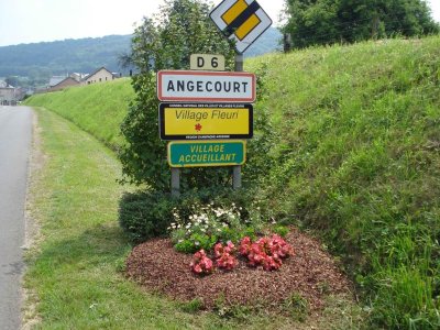 ANGECOURT, Village Fleuri "1 Fleur"