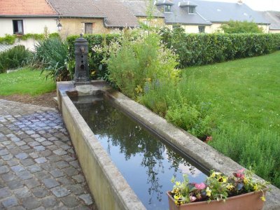 WILLIERS, Village Fleuri "2 Fleurs"