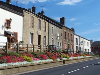 RENWEZ, Village Fleuri "3 Fleurs"