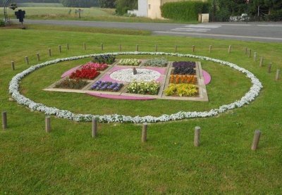 AIGLEMONT, Village Fleuri "3 Fleurs"