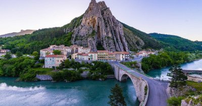 Arrivée de l'ancienne Route Napoléon au Pont de la Baume