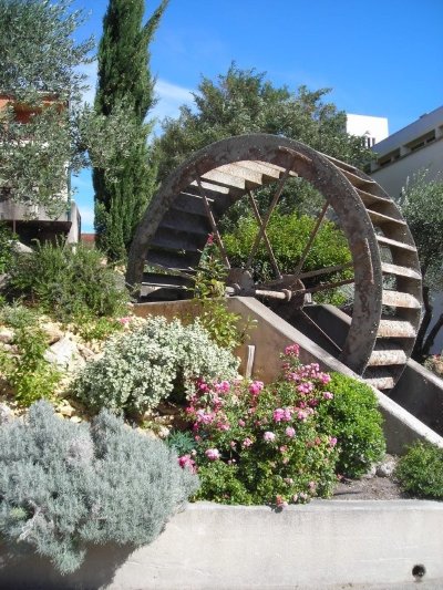 Le Cours et les deux fontaines