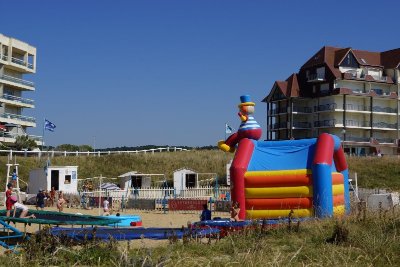 CLUB DE PLAGE "LES DAUPHINS"