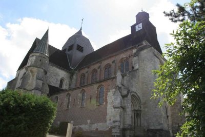 Collégiale de Rozoy-sur-Serre (vue extérieure)