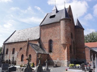 Église fortifiée Sainte-Aldegonde (vue extérieure)