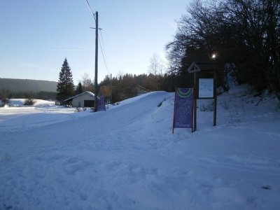 Piste damée pour piétons - Les rochats - bleue