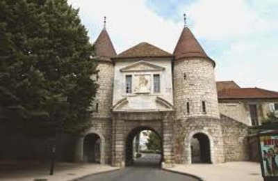 De la Porte Rivotte à l’église Saint-Pierre