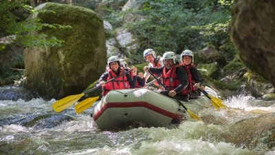 Angie "le feu de l'eau" : Rafting et Eaux Vives, Packraft, Kayak et Paddle