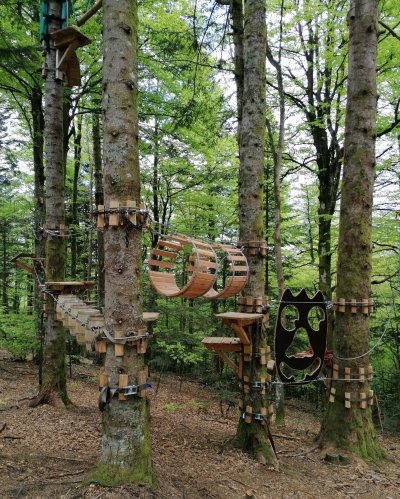 ACCRO'PLANCHE - Parcours dans les arbres