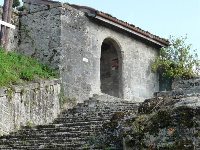 Circuit des remparts de la forteresse de Dun le chastel