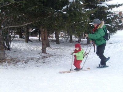 Piste piétons raquettes de la forêt blanche