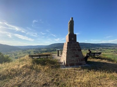 Randonnée - la vierge du mai