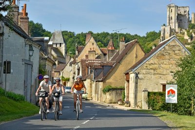 De Lavardin à Sasnières par les troglos