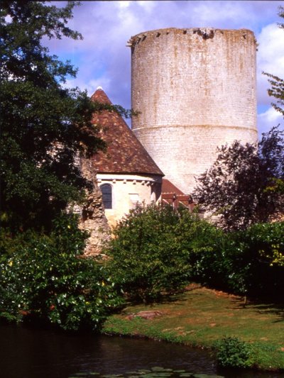 Le donjon d'Alluyes
