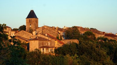 Beauville, Frespech, d'un promontoire fortifié a l'autre