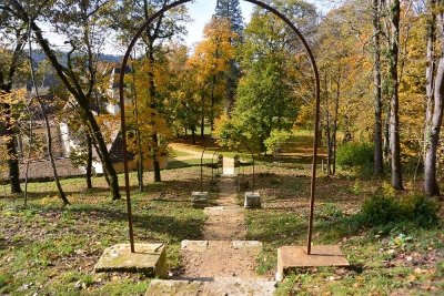 Campagne en écomobilité - Au bord de la rivière, un château
