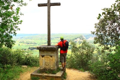 Point de vue sur la Dordogne , Croix de la mission  à Castelnaud
