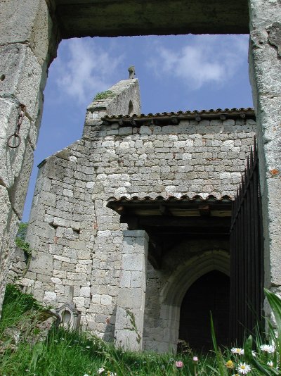 Quittimont, une église traditionnelle à clocher-mur