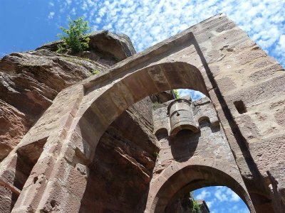 Circuit de randonnée du château de Lutzelhardt aux châteaux du Schoeneck et du Wineck