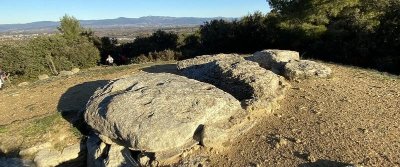 RANDONNÉE DU DOLMEN ET DU FOSSE DES YEUX