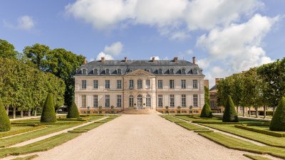 Le Grand Lucé < >Château-du-Loir