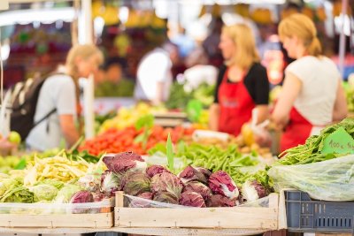 Marché hebdomadaire de La-Ferrière-en-Parthenay (vendredi matin)