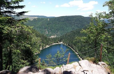 La roche du lac des corbeaux