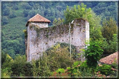 Fortifications et ruines du château d'Encourtiech