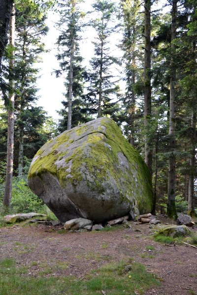 La pierre du Chaud costet