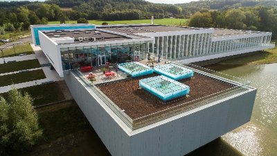 La halle bassins - Les Bains du Lac