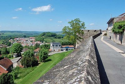 PANORAMA EST DES REMPARTS ET TABLE D'ORIENTATION