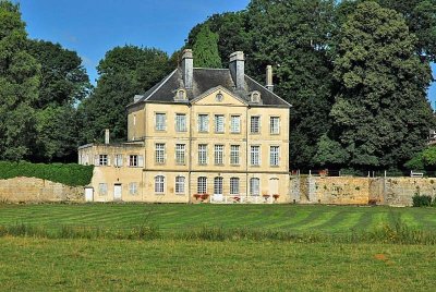 CHATEAU FAMILIAL DU XVIIIe A PIEPAPE