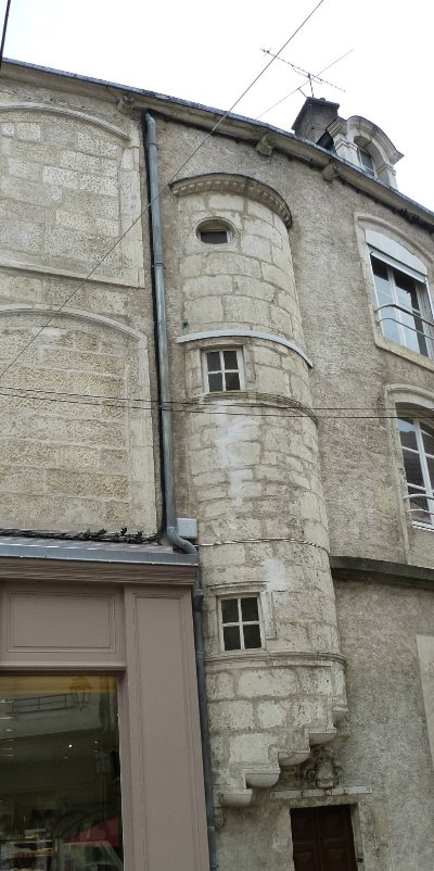 MAISONS A TOURELLES  VIEUX CHAUMONT